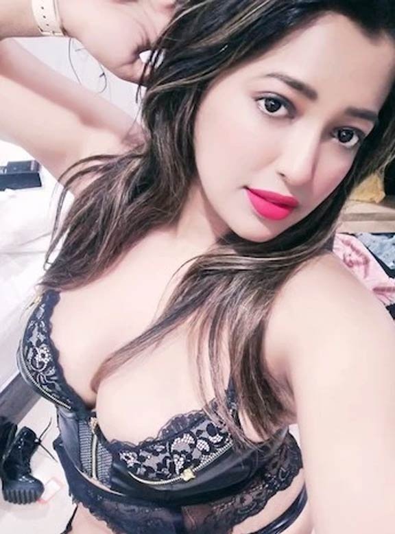 Agra aged housewife Call Girl